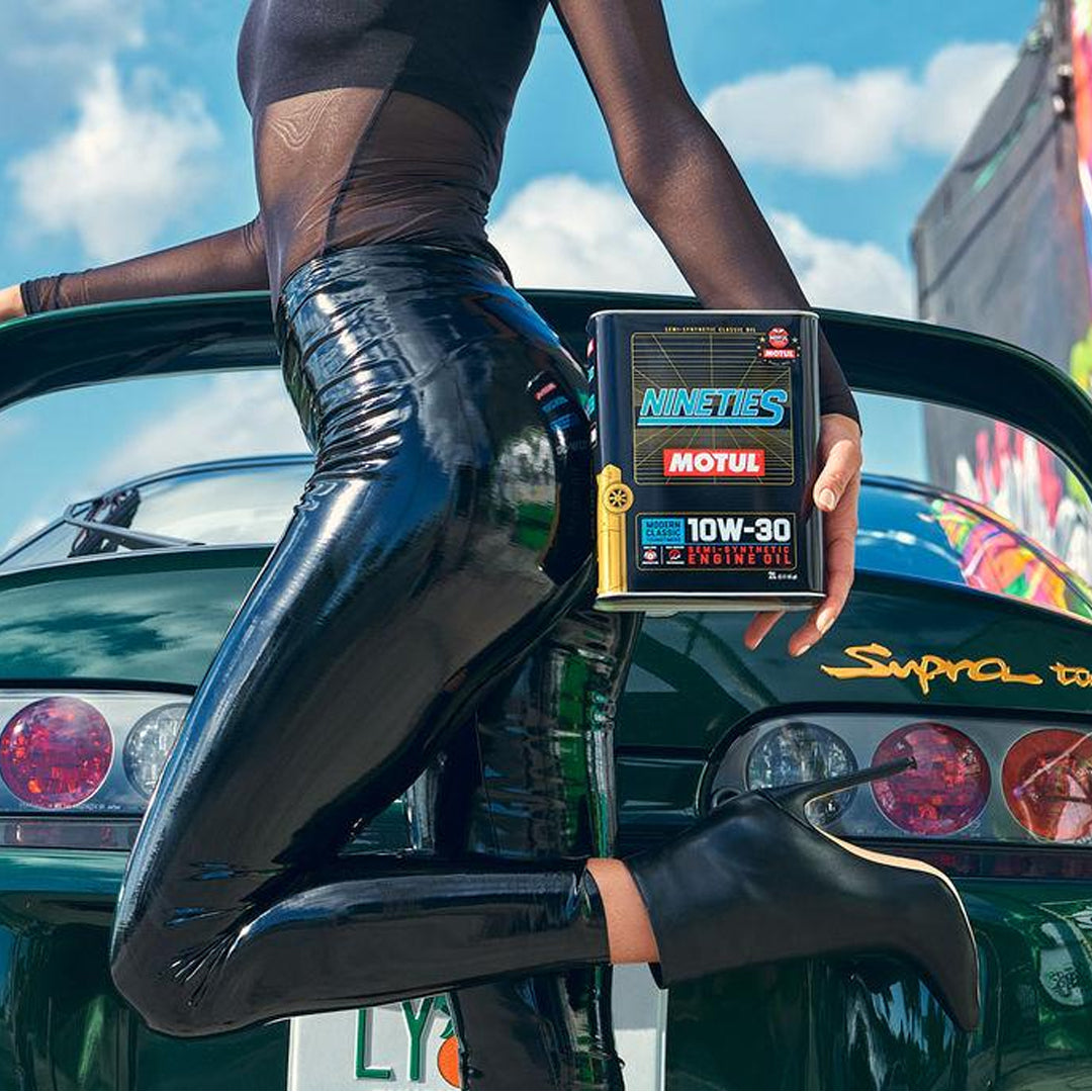 Huile moteur semi-synthétique Motul Classic Nineties 10W-30